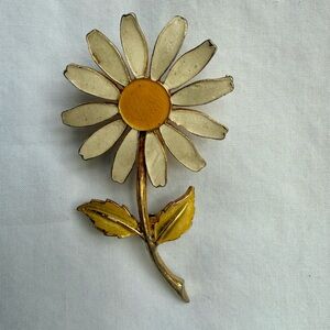 VTG Accessocraft NYC White Enamel Daisy Brooch 60s